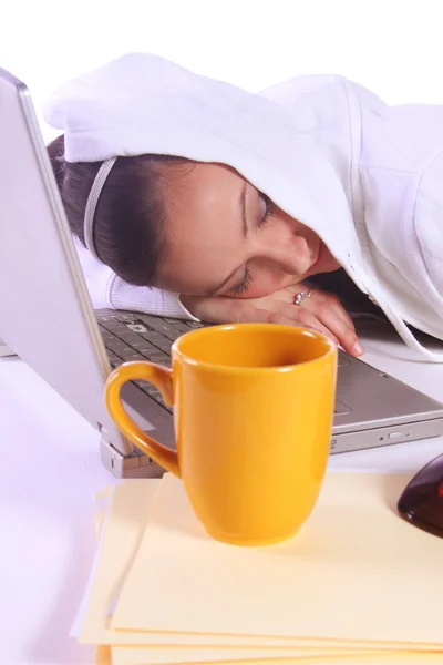 Adolescente caiu dormindo enquanto trabalhava — Fotografia de Stock