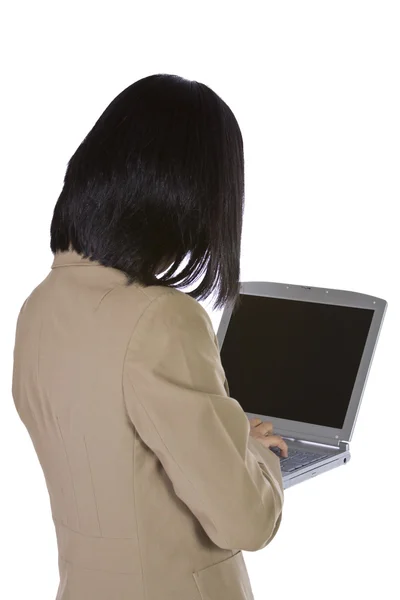 Bizneswoman trzyma laptopa — Zdjęcie stockowe