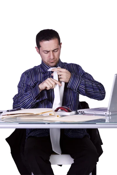 Geschäftsmann arbeitet an seinem Schreibtisch — Stockfoto