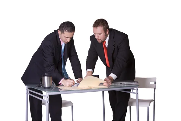 Dos hombres de negocios trabajando juntos —  Fotos de Stock