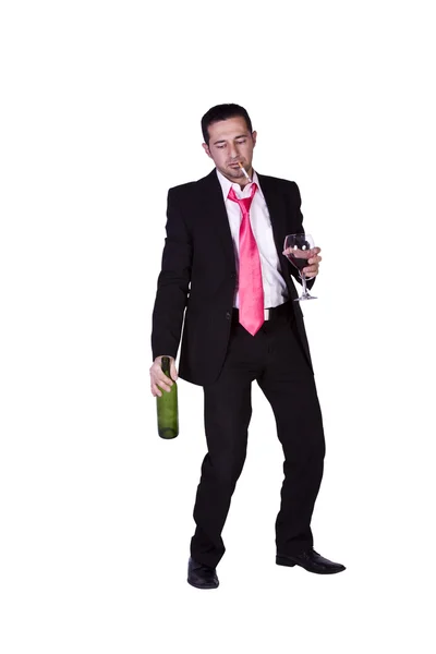 Homme d'affaires ivre tenant un vin — Photo