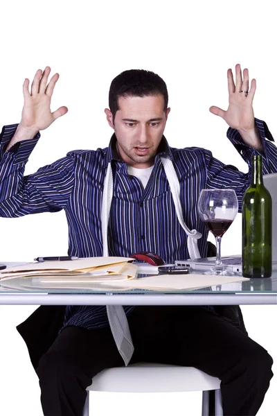 Empresário estressado em sua mesa — Fotografia de Stock