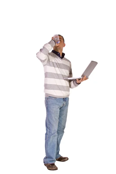 Zakenman poseren met zijn laptop — Stockfoto
