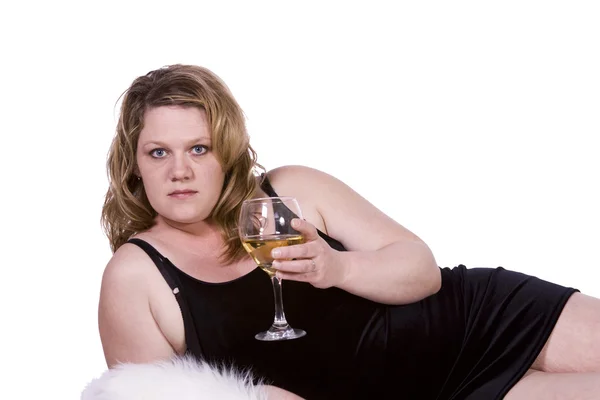 Mulher bonita beber vinho — Fotografia de Stock