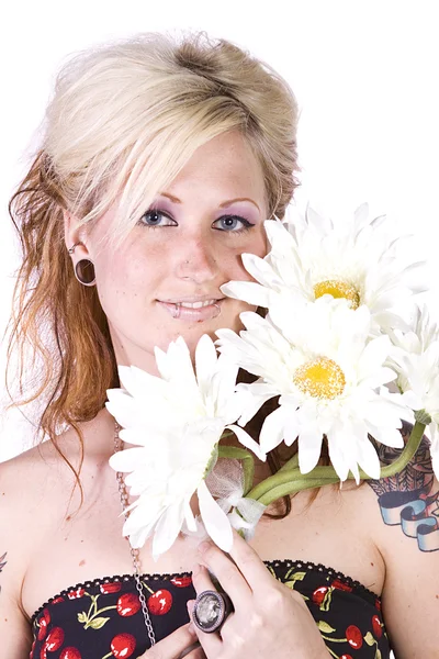Krásná dívka vonící květy — Stock fotografie