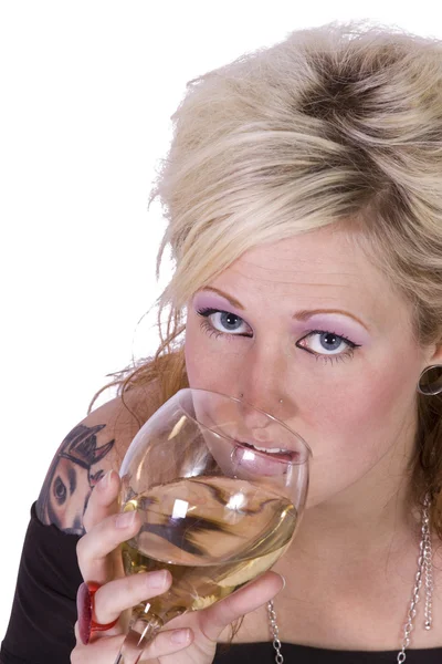 Mulher bonita posando com vinho — Fotografia de Stock