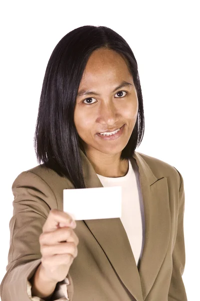 İş kadını kartvizit tutuyor — Stok fotoğraf