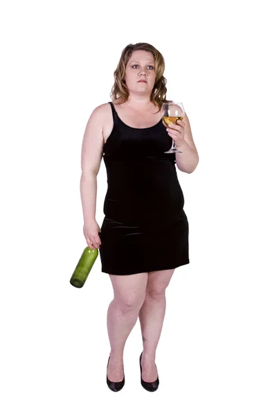 Güzel bir kadın şarap ile ayakta — Stok fotoğraf