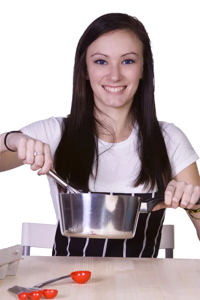Adolescente bonita preparando alimentos — Fotografia de Stock