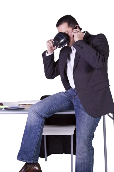 Homem de negócios sentado em sua mesa — Fotografia de Stock