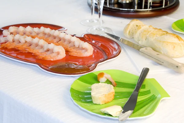 Shrimp Plate with Sliced Bread — Stock Photo, Image