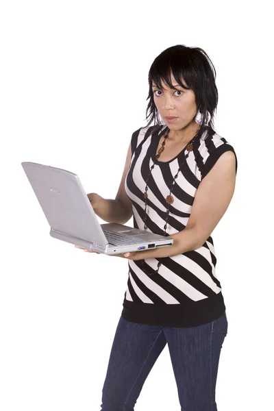Mujer de negocios asiática sosteniendo un ordenador portátil — Foto de Stock