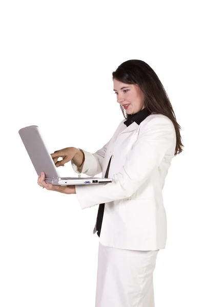 美丽的姑娘拿一台笔记本电脑 — 图库照片