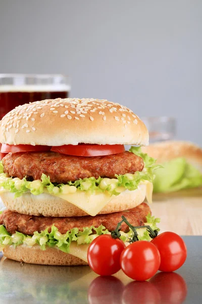 Doppelter Cheeseburger — Stockfoto