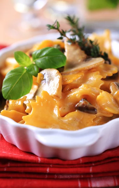 Farfalle with mushrooms and cream — Stock Photo, Image