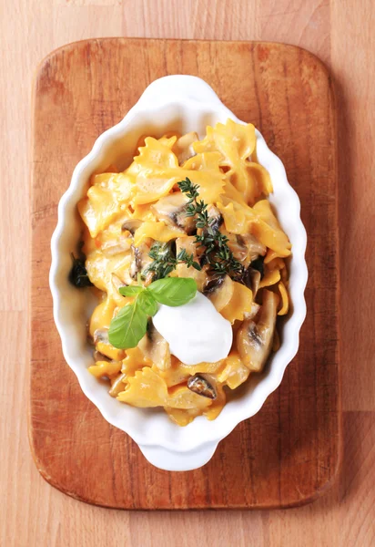 Farfalle with mushrooms and cream — Stock Photo, Image