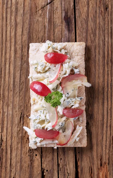 Crispbread and blue cheese — Stock Photo, Image