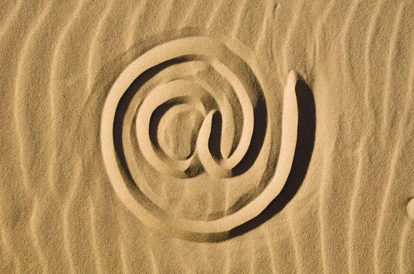 No sinal desenhado na areia — Fotografia de Stock