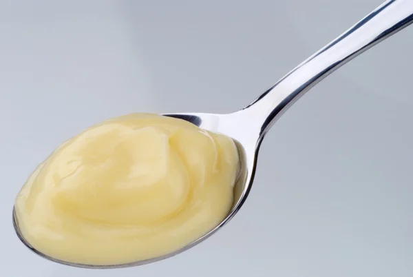 Spoonful of custard — Stock Photo, Image