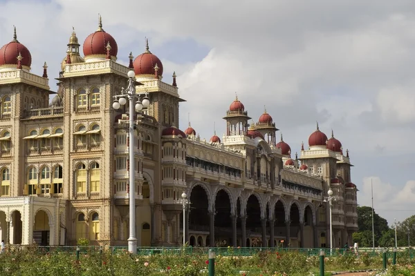Maharajas palace at mysore — Stock Photo, Image