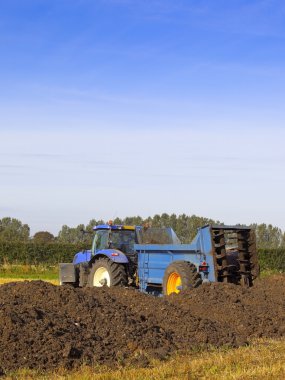 Manure spreader clipart