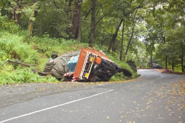 Overturned truck clipart