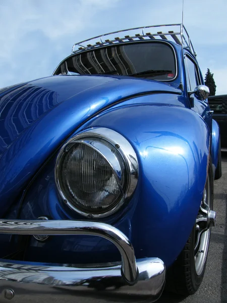 Carro bleu pequeno — Fotografia de Stock
