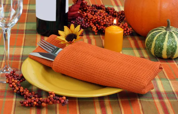 Impostazione della tavola serale per l'autunno — Foto Stock