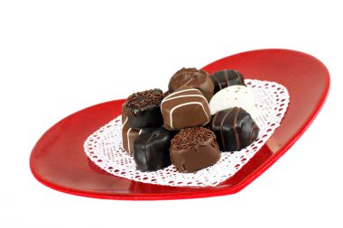 kalp şeklinde çikolata şekerleme tabağı