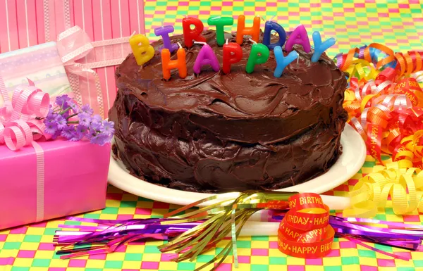Bolo de chocolate feliz aniversário — Fotografia de Stock
