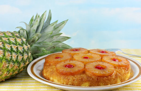 Ananas upp och ner kaka — Stockfoto
