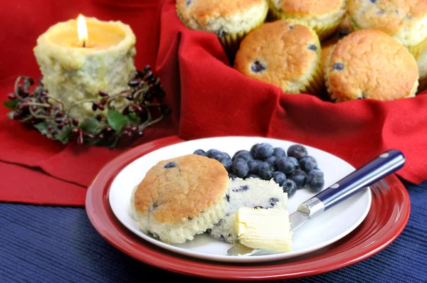 Blueberry Muffins bij weinig licht — Stockfoto