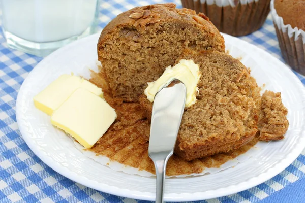 Cut yulaf kepekli muffin — Stok fotoğraf