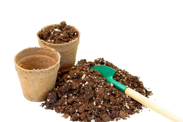 Potes de turfa e solo com uma pá . — Fotografia de Stock