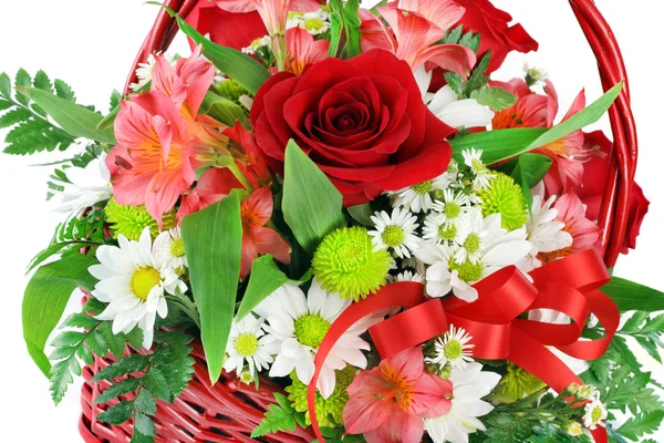Hermosa cesta de flores surtidas — Foto de Stock
