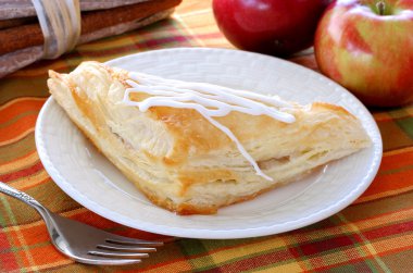 Apple turnover and apples clipart