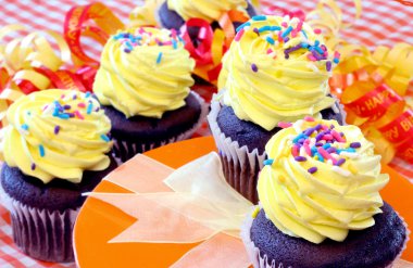 Chocolate birthday cupcakes with a gift and ribbons