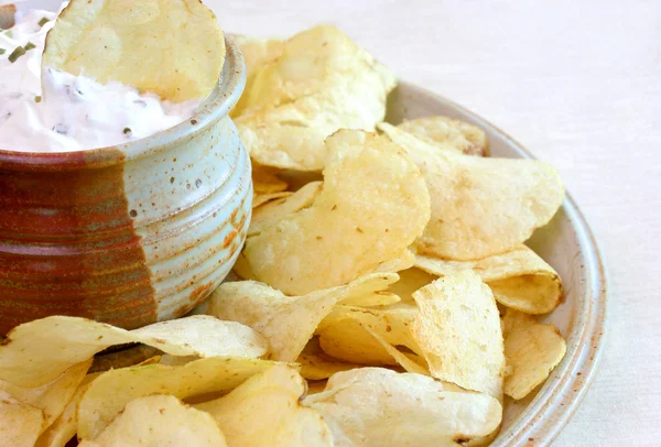 Chips en dip — Stockfoto