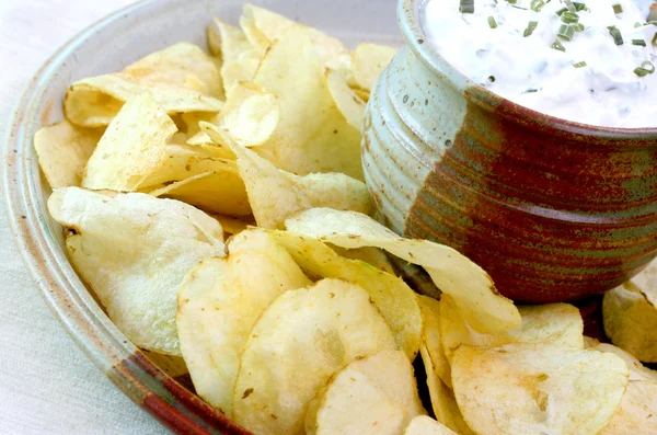 Chips en dip close-up — Stockfoto