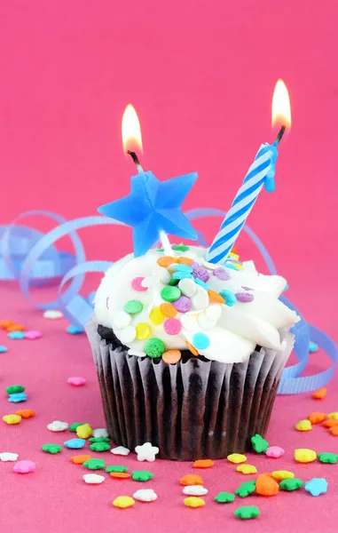 День рождения кекс — стоковое фото
