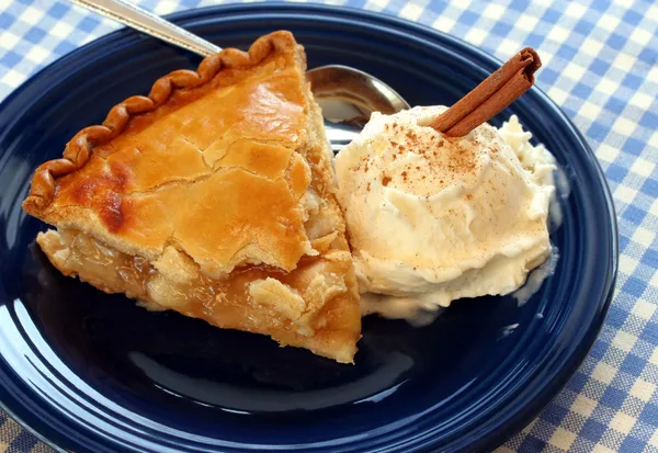 Apple Pie and Ice Cream — Stock Photo, Image