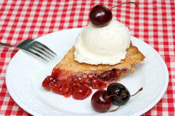 Cherry pie and ice cream — Stock Photo, Image