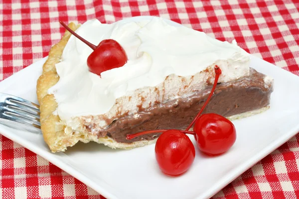 Uma fatia de torta de chocolate creme — Fotografia de Stock
