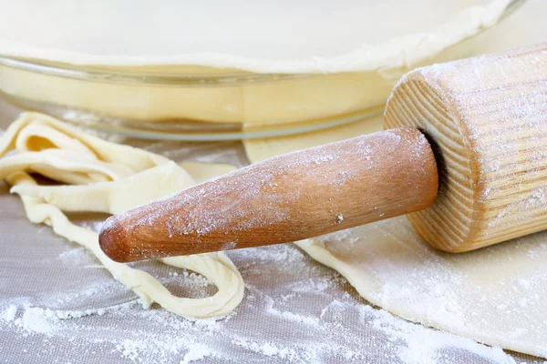 Dokonywanie pie crust — Zdjęcie stockowe