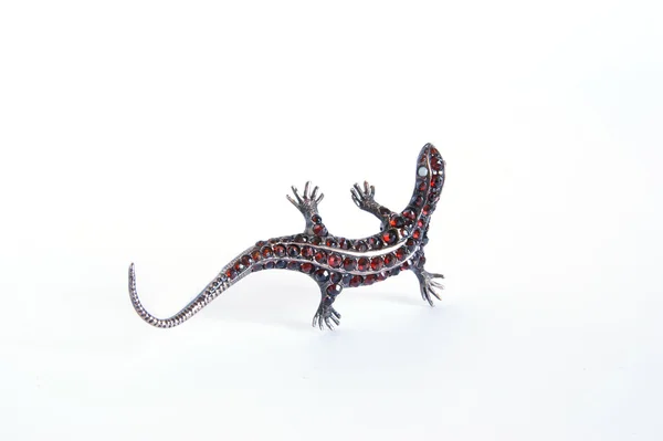 Biżuteria - jaszczurka figurka wykonana z metalu — Zdjęcie stockowe