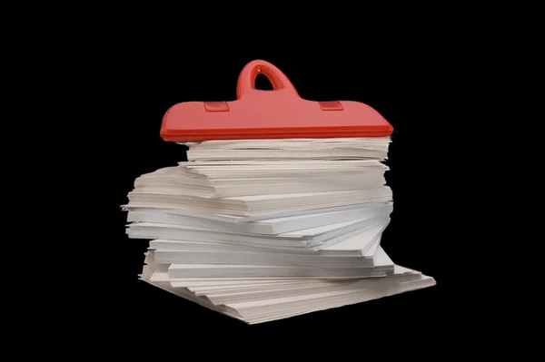 Червоний пластиковий паперовий кліп — стокове фото