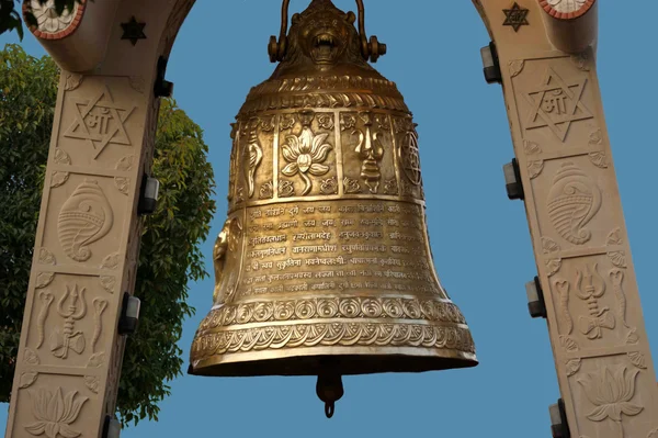 Delhi, la gran campana religiosa de cobre — Foto de Stock