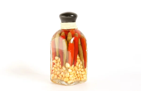 Glazen pot van ingeblikte rode peper en maïs — Stockfoto