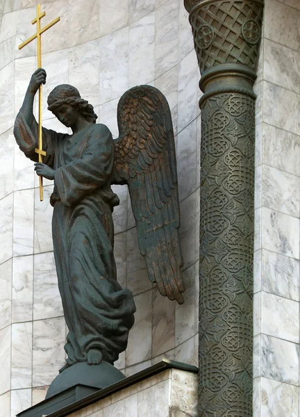 stock image Sculpture of an angel with a cross