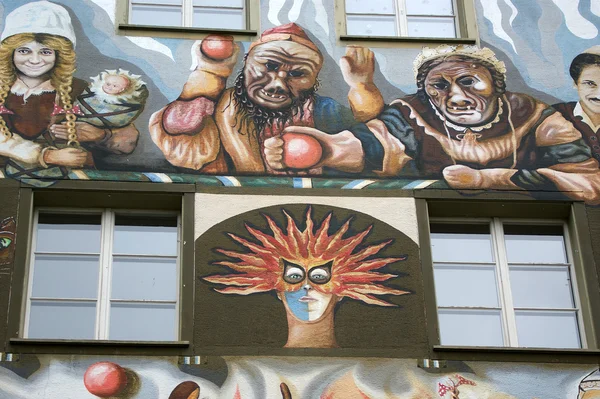 Lucerne, Switzerland, the facade of the house with murals (or graffiti) in — Stock Photo, Image